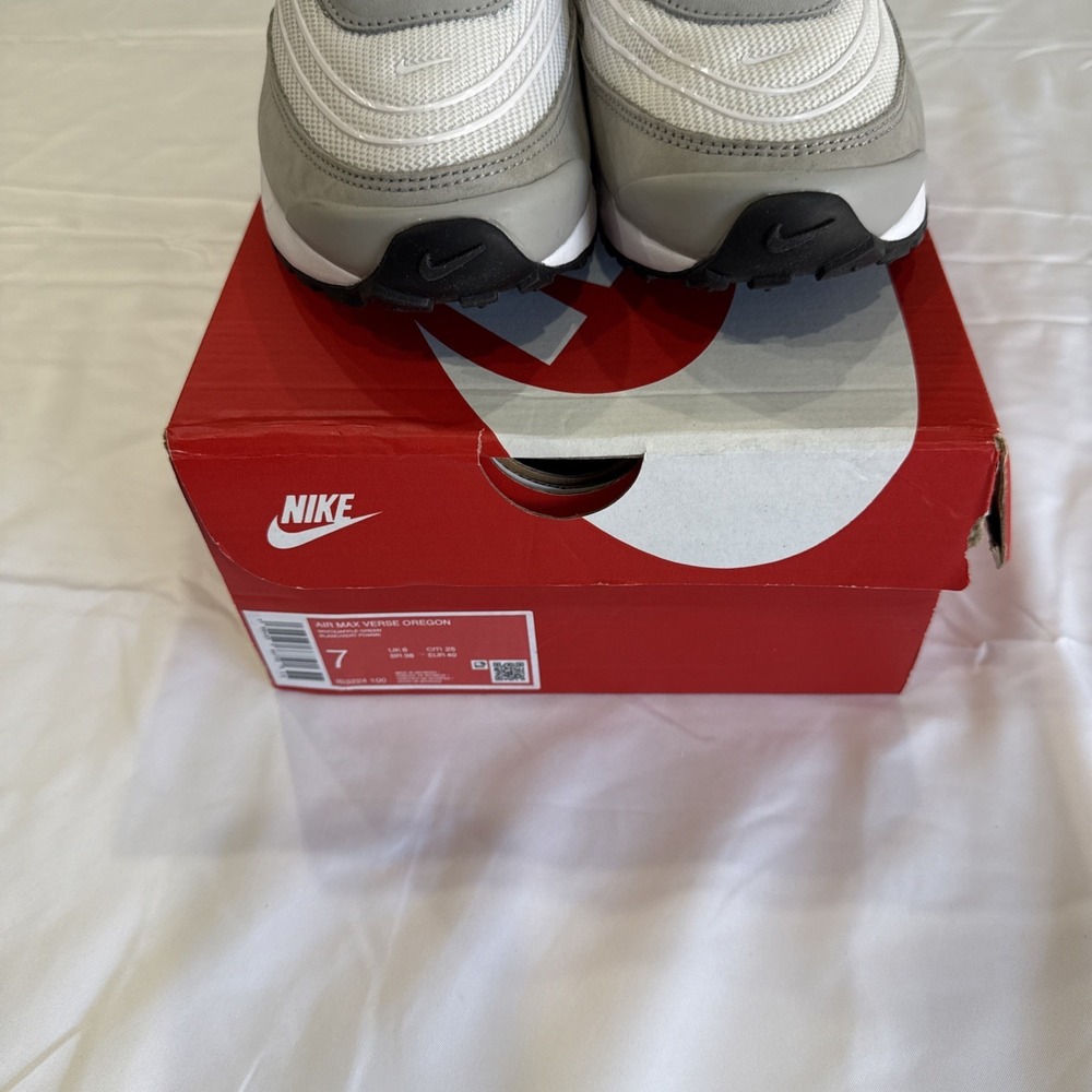 New Nike Air Max Verse Oregon Ducks New With Box Sz Men's 7/Women's 8.5 - Picture 3 of 17